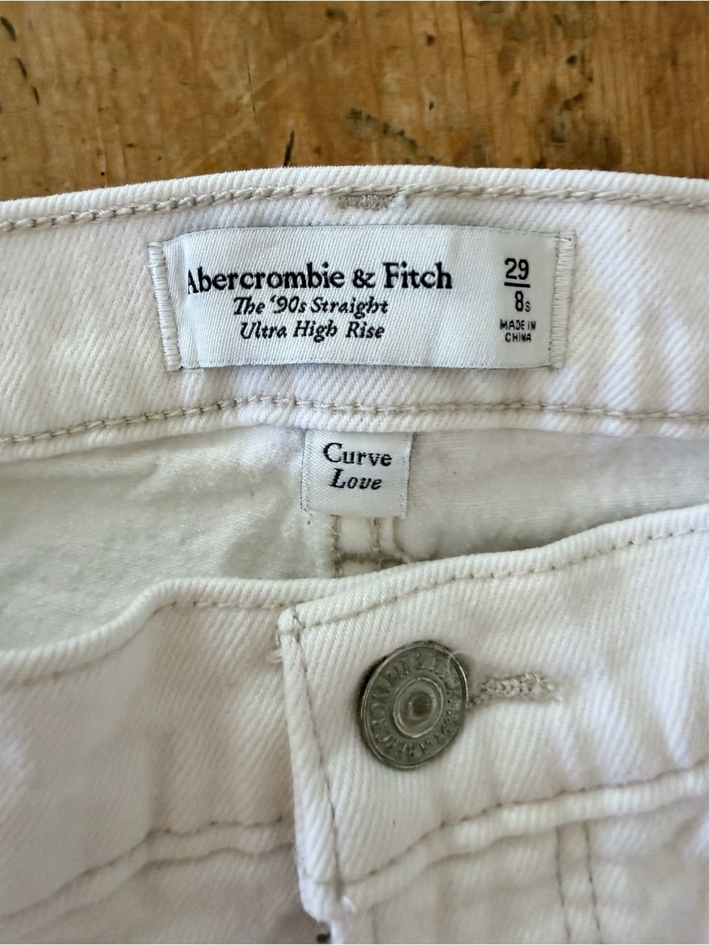 Abercrombie Curve Love ’90s Straight Ultra High Rise White Jeans 29